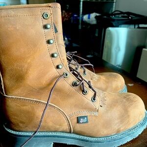 Justin Men’s work boots. Size 11D.